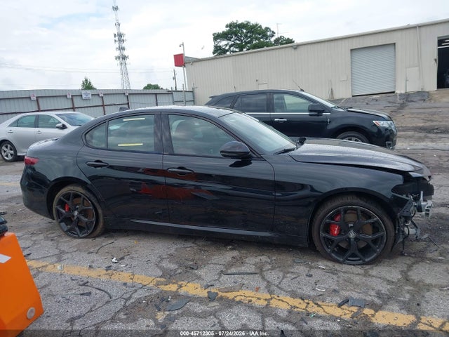 2021 Alfa Romeo Giulia Ti Awd მანქანა იყიდება აუქციონზე, vin: ZARFANBN1M7648494, აუქციონის ნომერი: 45712305