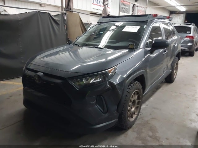 Toyota RAV4 LE 2020 JTMH1RFV6LD057002 Image 2