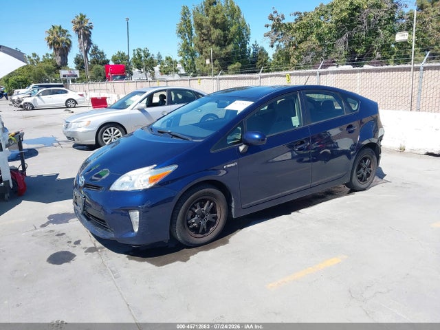 Toyota Prius Two 2015 JTDKN3DU0F1950077 Image 2