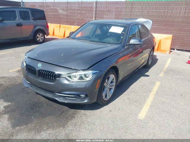 BMW 330I 2018 WBA8B9C52JEE82256 Image 2