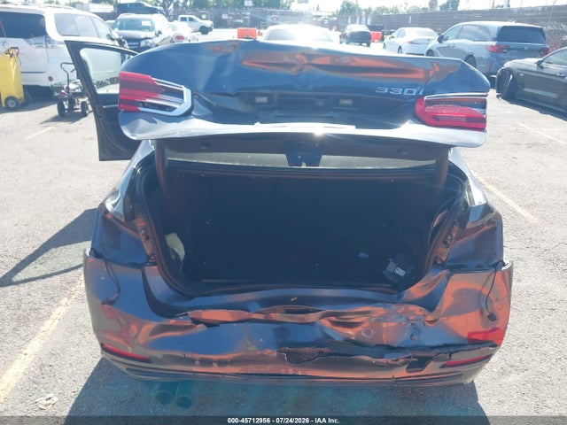 BMW 330I 2018 WBA8B9C52JEE82256 Image 6