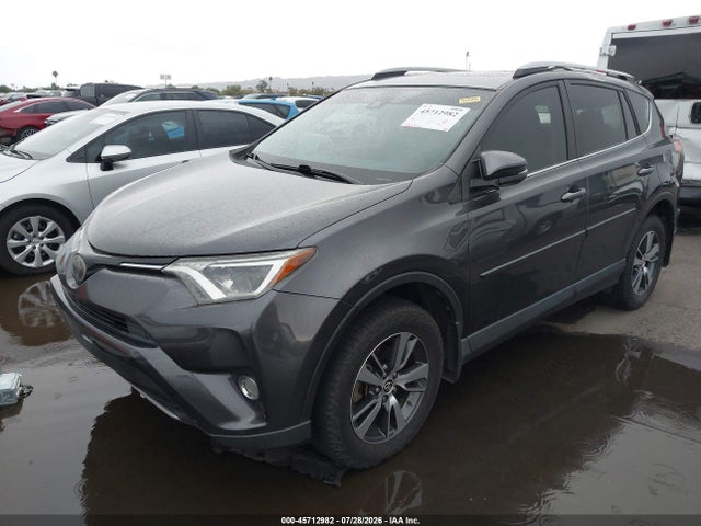 Toyota Rav4 Xle 2017 JTMRFREV3HJ155744 Image 2