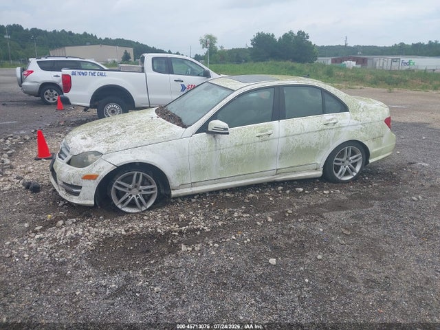 2013 Mercedes-benz C 300 Sport 4matic მანქანა იყიდება აუქციონზე, vin: WDDGF8ABXDR278035, აუქციონის ნომერი: 45713075