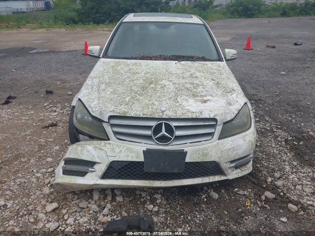 2013 Mercedes-benz C 300 Sport 4matic მანქანა იყიდება აუქციონზე, vin: WDDGF8ABXDR278035, აუქციონის ნომერი: 45713075