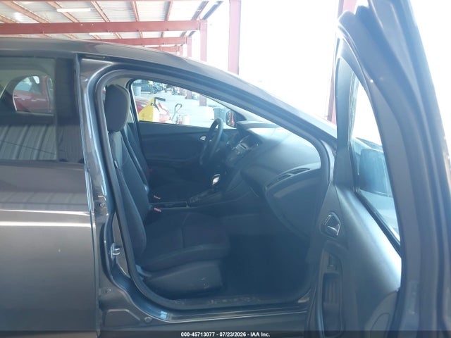 1FADP3K22GL352038 Ford FOCUS SE