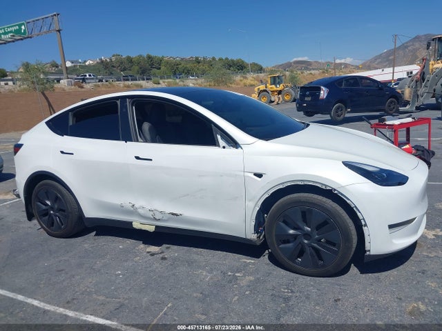 Продажа на аукционе авто 2024 Tesla Model Y Long Range Single Motor Rear-wheel Drive/rwd, vin: 7SAYGDED5RF105281, номер лота: 45713165