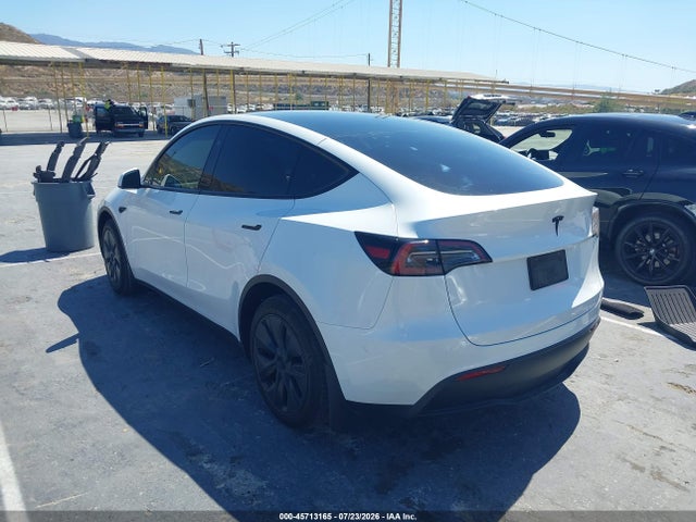 Продажа на аукционе авто 2024 Tesla Model Y Long Range Single Motor Rear-wheel Drive/rwd, vin: 7SAYGDED5RF105281, номер лота: 45713165