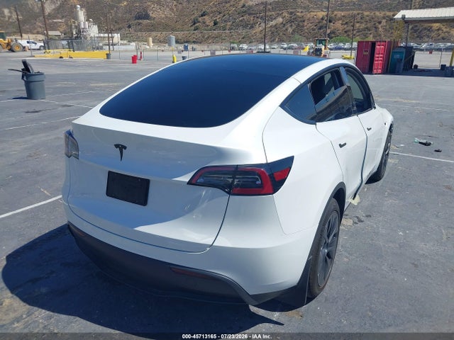 Продажа на аукционе авто 2024 Tesla Model Y Long Range Single Motor Rear-wheel Drive/rwd, vin: 7SAYGDED5RF105281, номер лота: 45713165