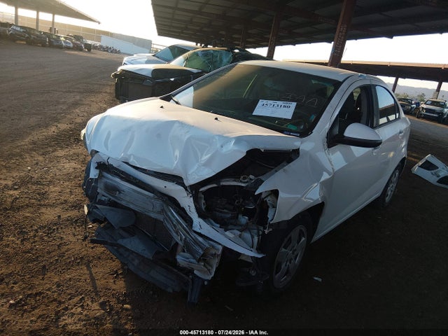 Chevrolet Sonic Ls Auto 2015 1G1JA5SH8F4136131 Image 2