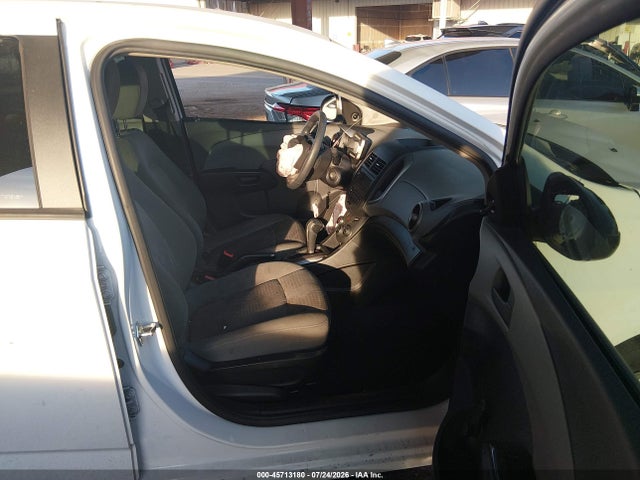 Chevrolet Sonic Ls Auto 2015 1G1JA5SH8F4136131 Image 5
