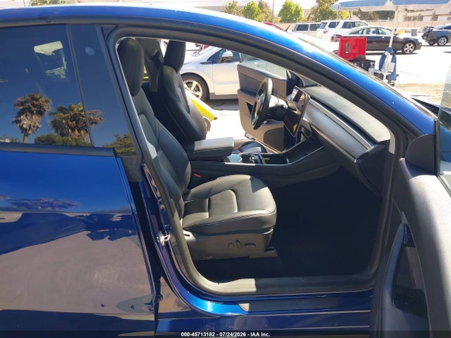 45713182 :رقم المزاد ، 5YJYGDEE5LF015156 vin ، 2020 Tesla Model Y Long Range Dual Motor All-wheel Drive مزاد بيع