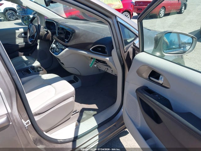 Chrysler Pacifica Touring-l 2017 2C4RC1BGXHR720003 Image 5