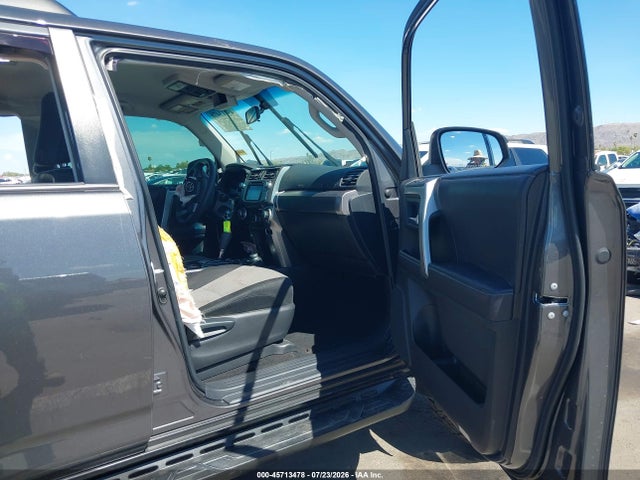 Toyota 4RUNNER SR5 2019 JTEBU5JR0K5703901 Image 5