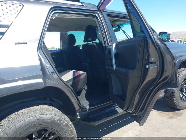 Toyota 4RUNNER SR5 2019 JTEBU5JR0K5703901 Image 8