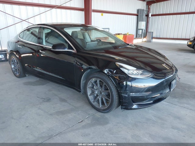 45713498 :رقم المزاد ، 5YJ3E1EA5JF173411 vin ، 2018 Tesla Model 3 Long Range/mid Range مزاد بيع