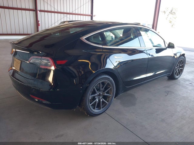 45713498 :رقم المزاد ، 5YJ3E1EA5JF173411 vin ، 2018 Tesla Model 3 Long Range/mid Range مزاد بيع