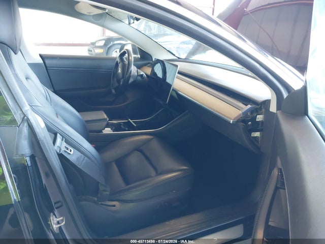 45713498 :رقم المزاد ، 5YJ3E1EA5JF173411 vin ، 2018 Tesla Model 3 Long Range/mid Range مزاد بيع
