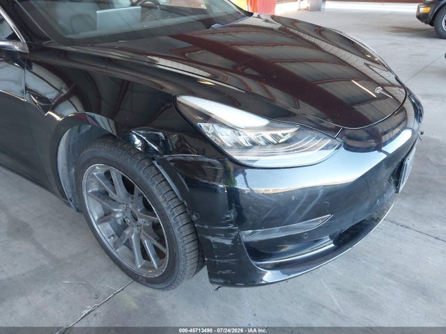45713498 :رقم المزاد ، 5YJ3E1EA5JF173411 vin ، 2018 Tesla Model 3 Long Range/mid Range مزاد بيع