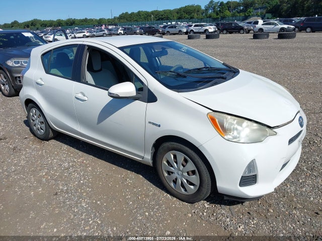 45713905 :رقم المزاد ، JTDKDTB31D1042568 vin ، 2013 Toyota Prius C One مزاد بيع
