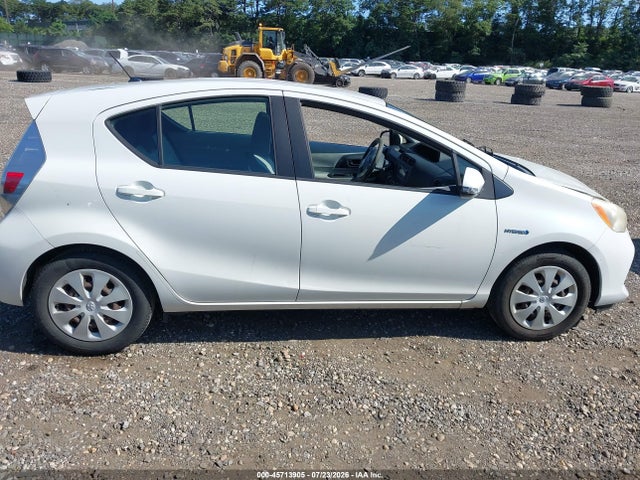 2013 Toyota Prius C One მანქანა იყიდება აუქციონზე, vin: JTDKDTB31D1042568, აუქციონის ნომერი: 45713905