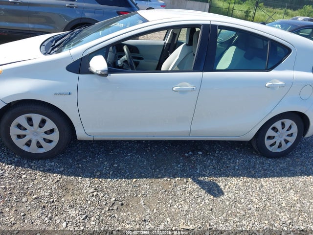 2013 Toyota Prius C One მანქანა იყიდება აუქციონზე, vin: JTDKDTB31D1042568, აუქციონის ნომერი: 45713905