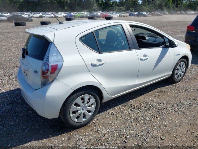 2013 Toyota Prius C One მანქანა იყიდება აუქციონზე, vin: JTDKDTB31D1042568, აუქციონის ნომერი: 45713905