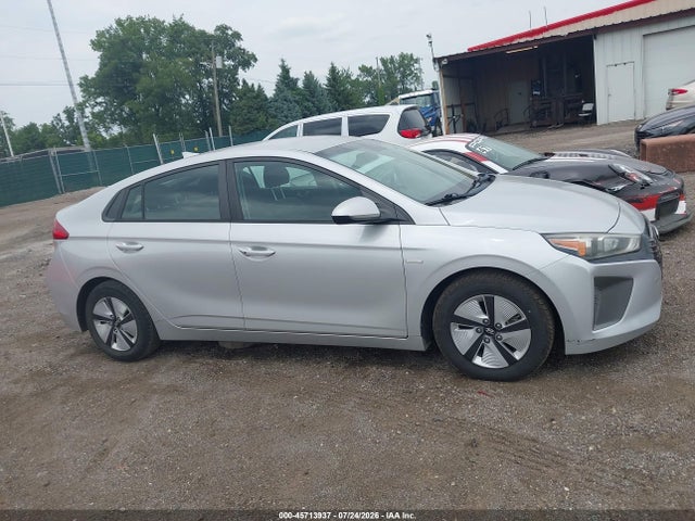 2018 Hyundai Ioniq Hybrid Blue მანქანა იყიდება აუქციონზე, vin: KMHC65LC6JU076102, აუქციონის ნომერი: 45713937