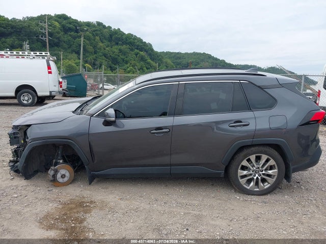 45714063 :رقم المزاد ، 2T3A1RFV6LW121365 vin ، 2020 Toyota Rav4 Xle Premium مزاد بيع