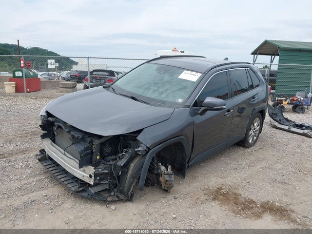 45714063 :رقم المزاد ، 2T3A1RFV6LW121365 vin ، 2020 Toyota Rav4 Xle Premium مزاد بيع