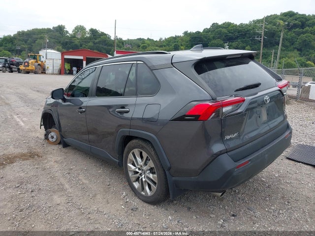 45714063 :رقم المزاد ، 2T3A1RFV6LW121365 vin ، 2020 Toyota Rav4 Xle Premium مزاد بيع