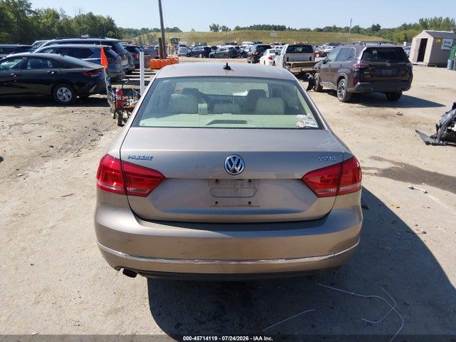 2015 Volkswagen Passat 1.8t Se მანქანა იყიდება აუქციონზე, vin: 1VWBT7A36FC076697, აუქციონის ნომერი: 45714119