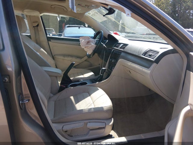 2015 Volkswagen Passat 1.8t Se მანქანა იყიდება აუქციონზე, vin: 1VWBT7A36FC076697, აუქციონის ნომერი: 45714119