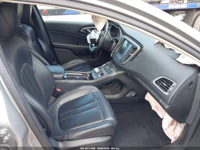 45714369 :رقم المزاد ، 1C3CCCCGXFN519992 vin ، 2015 Chrysler 200 C مزاد بيع