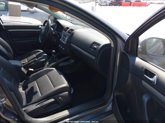 45714445 :رقم المزاد ، 3VWAX7AJ4AM098834 vin ، 2010 Volkswagen Jetta Limited Edition مزاد بيع