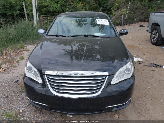 45714770 :رقم المزاد ، 1C3CCBAB4EN146352 vin ، 2014 Chrysler 200 Lx مزاد بيع