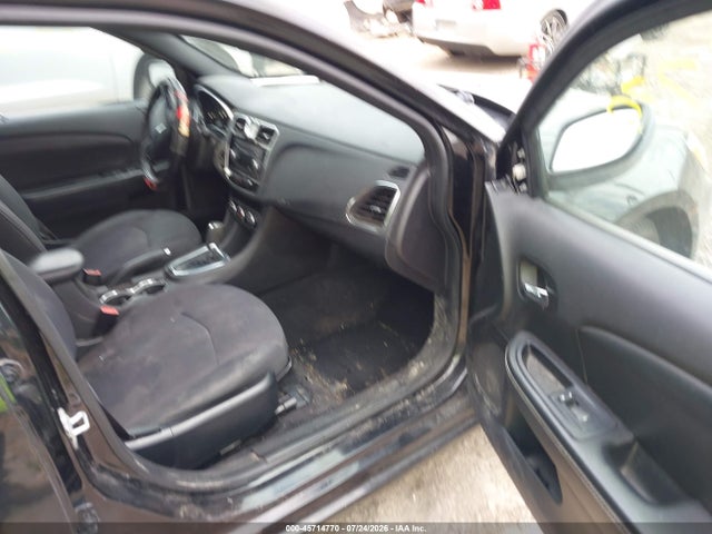 45714770 :رقم المزاد ، 1C3CCBAB4EN146352 vin ، 2014 Chrysler 200 Lx مزاد بيع