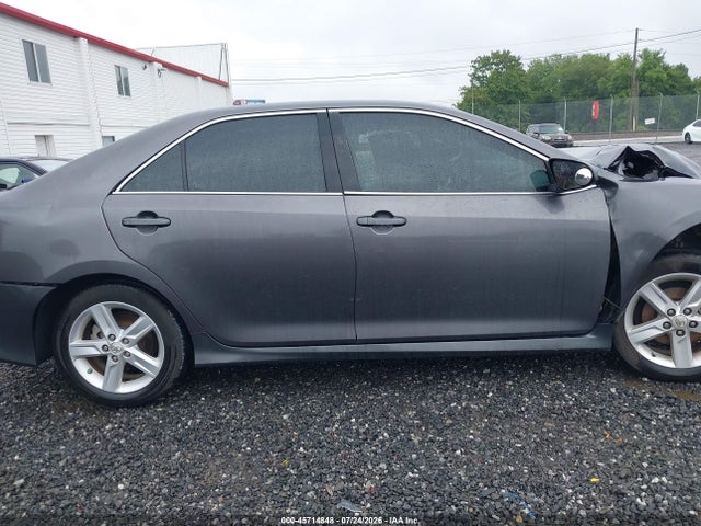 4T1BF1FK8EU322063 Toyota CAMRY SE