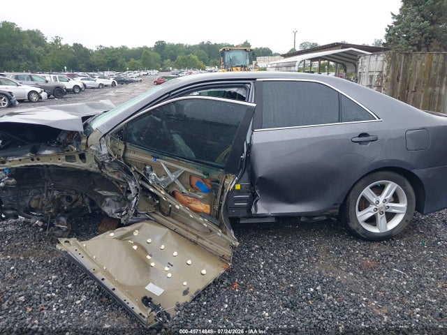 4T1BF1FK8EU322063 Toyota CAMRY SE