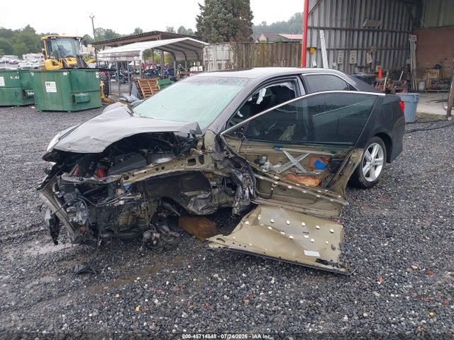 4T1BF1FK8EU322063 Toyota CAMRY SE