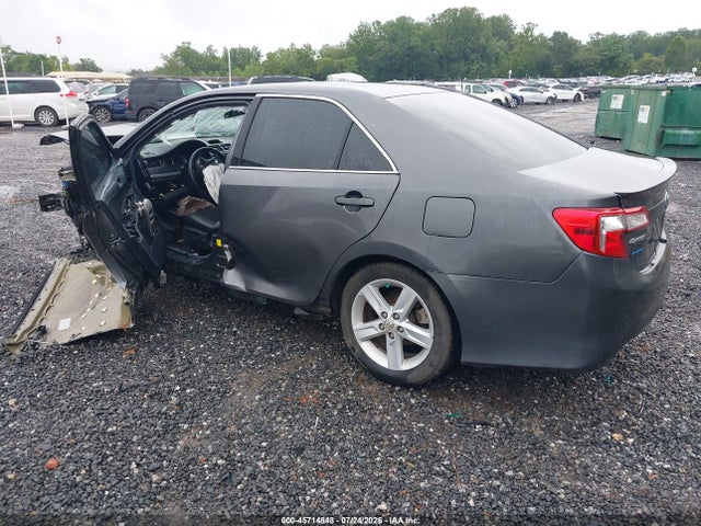 4T1BF1FK8EU322063 Toyota CAMRY SE