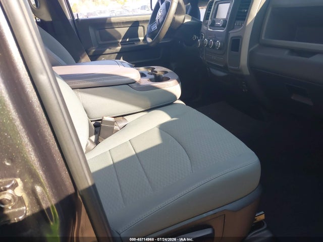 2018 Ram 1500 Express  4x4 6'4 Box მანქანა იყიდება აუქციონზე, vin: 1C6RR7FT5JS190639, აუქციონის ნომერი: 45714968