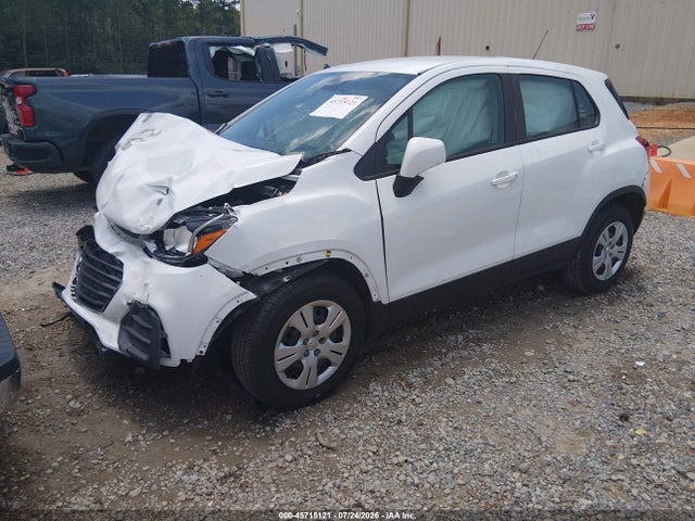 Chevrolet TRAX LS 2017 KL7CJKSB4HB239357 Image 2