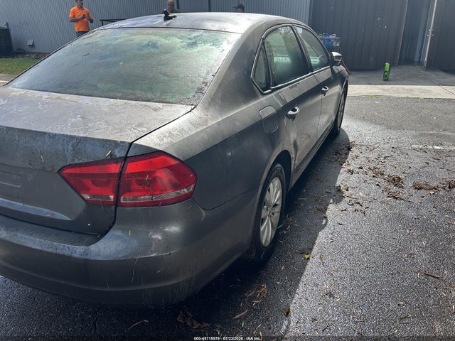 2015 Volkswagen Passat 1.8t Limited Edition მანქანა იყიდება აუქციონზე, vin: 1VWAT7A33FC065040, აუქციონის ნომერი: 45715579