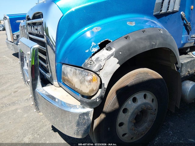 45715744 :رقم المزاد ، 1M1AX07Y2DM015240 vin ، 2013 Mack 700 Gu700 مزاد بيع