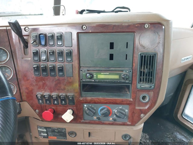 45715744 :رقم المزاد ، 1M1AX07Y2DM015240 vin ، 2013 Mack 700 Gu700 مزاد بيع