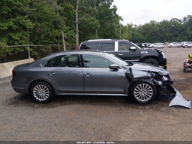 2017 Volkswagen Passat 1.8t Se მანქანა იყიდება აუქციონზე, vin: 1VWBT7A37HC061354, აუქციონის ნომერი: 45715837