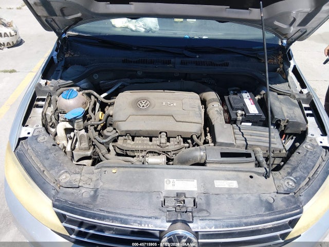 3VWD17AJ6FM305133 Volkswagen Jetta 1.8t Se
