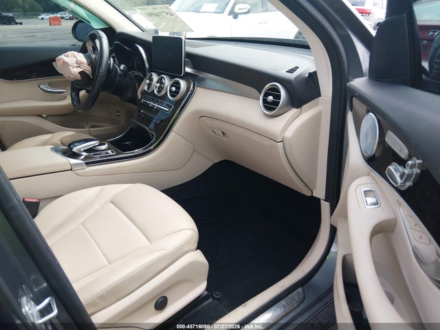 45716090 :رقم المزاد ، WDC0G4KB7HV005514 vin ، 2017 Mercedes-benz Glc 300 4matic مزاد بيع