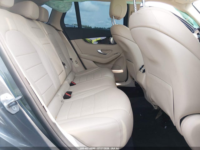 45716090 :رقم المزاد ، WDC0G4KB7HV005514 vin ، 2017 Mercedes-benz Glc 300 4matic مزاد بيع