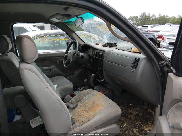 45716224 :رقم المزاد ، 5TEWN72N11Z739974 vin ، 2001 Toyota Tacoma Base V6 مزاد بيع